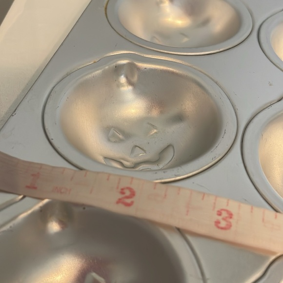 Mini pumpkin cupcake mold pan makes 12 - Picture 4 of 4